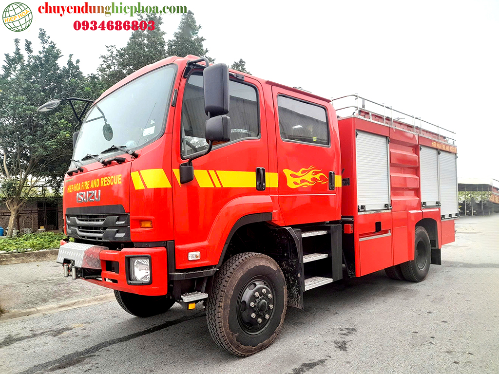 Xe chữa cháy đa năng 3,3 khối Isuzu 4x4