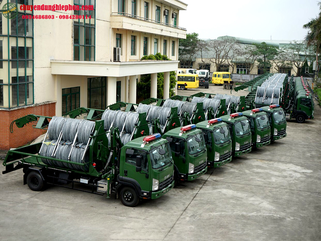 Xe rải dây thép gai